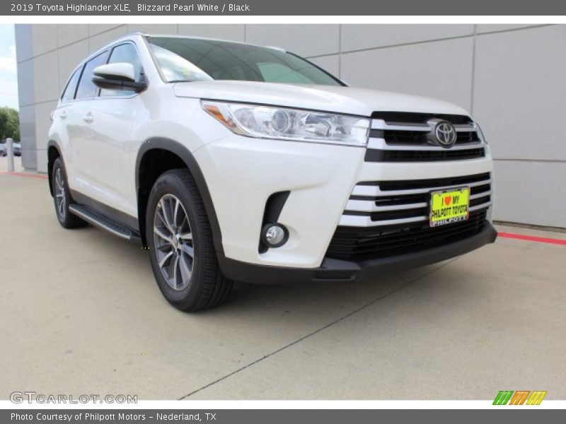 Blizzard Pearl White / Black 2019 Toyota Highlander XLE