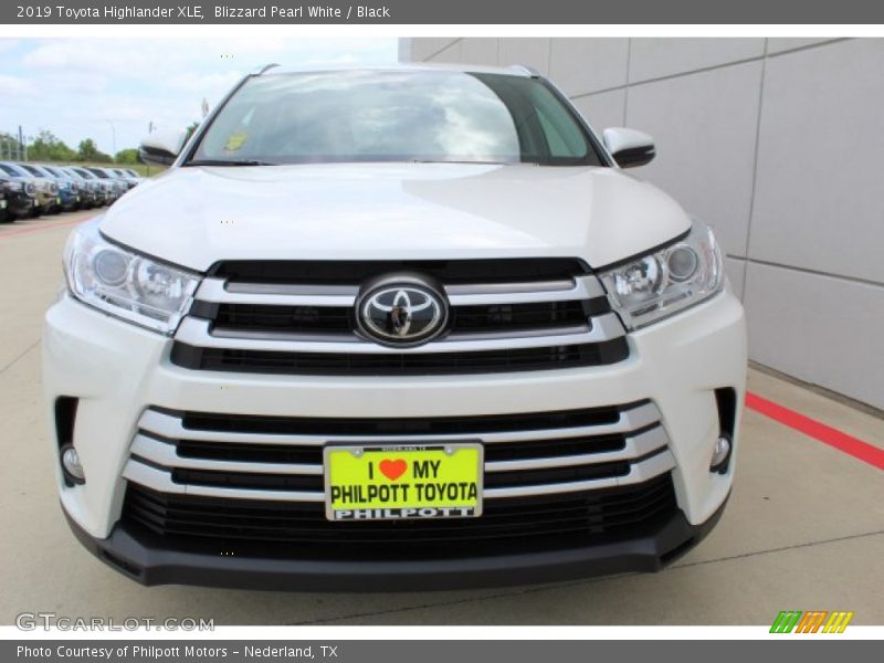 Blizzard Pearl White / Black 2019 Toyota Highlander XLE