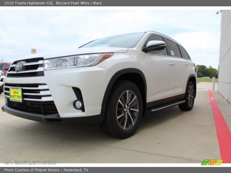 Blizzard Pearl White / Black 2019 Toyota Highlander XLE