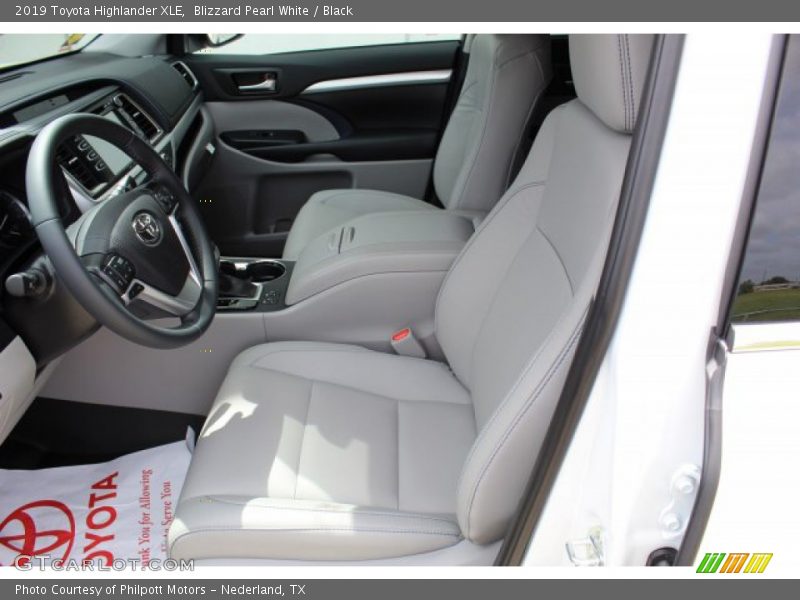 Blizzard Pearl White / Black 2019 Toyota Highlander XLE