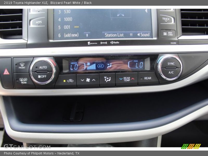 Blizzard Pearl White / Black 2019 Toyota Highlander XLE