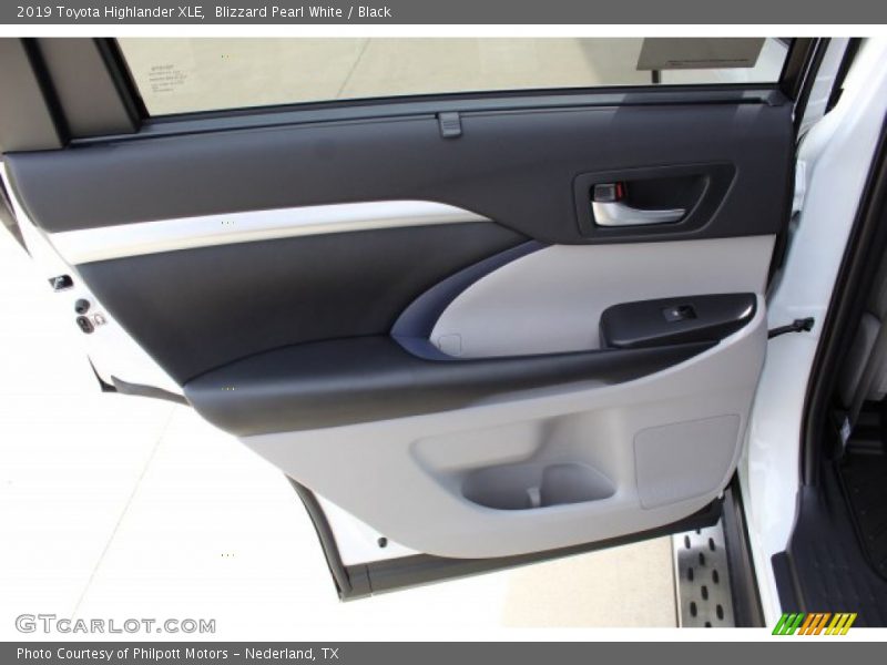 Blizzard Pearl White / Black 2019 Toyota Highlander XLE