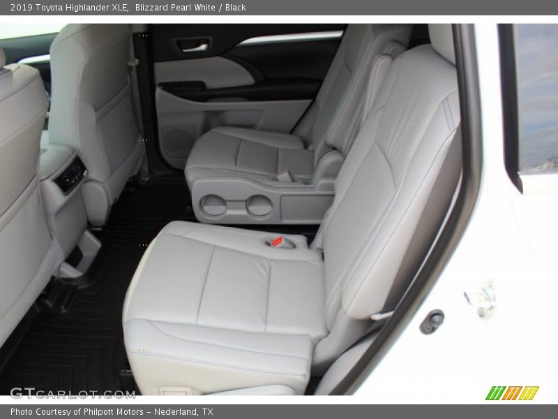 Blizzard Pearl White / Black 2019 Toyota Highlander XLE
