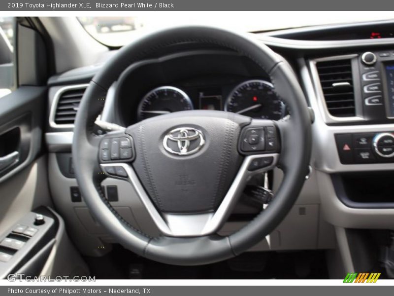 Blizzard Pearl White / Black 2019 Toyota Highlander XLE