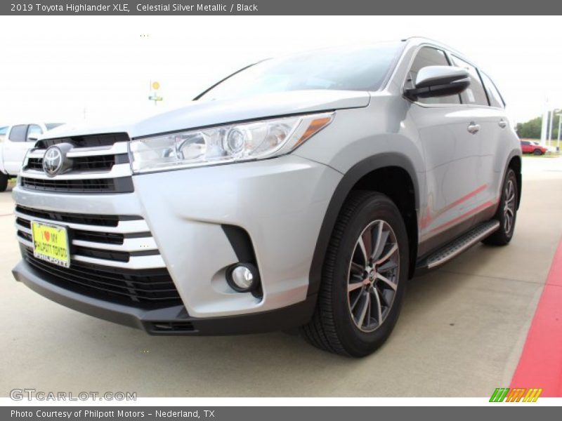 Celestial Silver Metallic / Black 2019 Toyota Highlander XLE