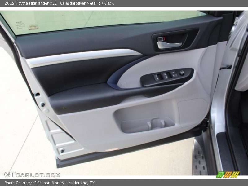 Celestial Silver Metallic / Black 2019 Toyota Highlander XLE