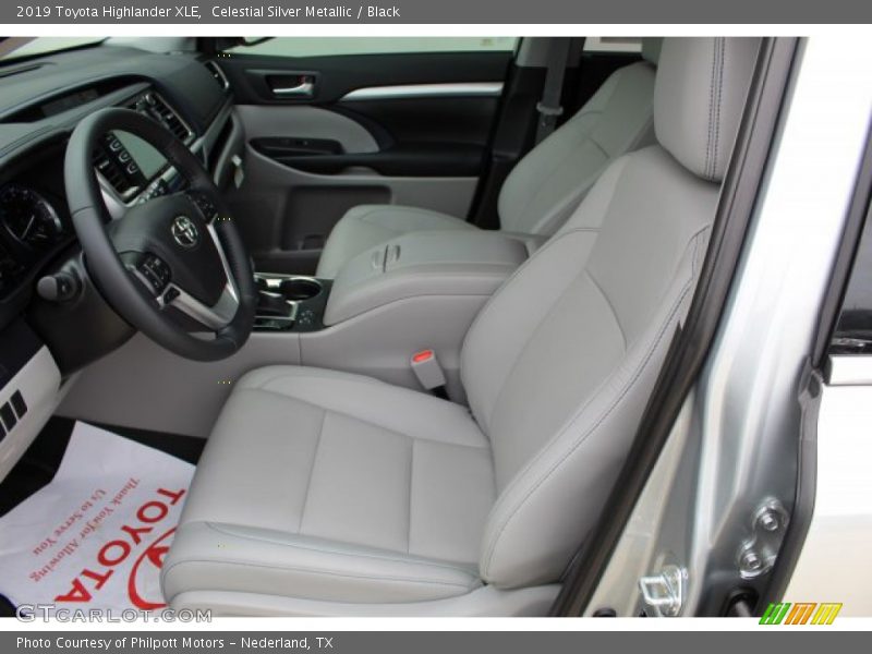 Celestial Silver Metallic / Black 2019 Toyota Highlander XLE
