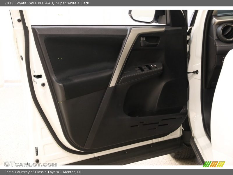 Super White / Black 2013 Toyota RAV4 XLE AWD