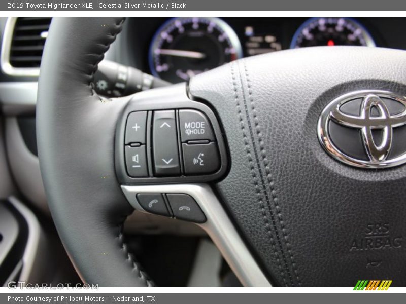 Celestial Silver Metallic / Black 2019 Toyota Highlander XLE