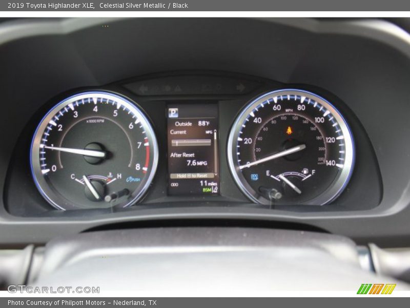 Celestial Silver Metallic / Black 2019 Toyota Highlander XLE