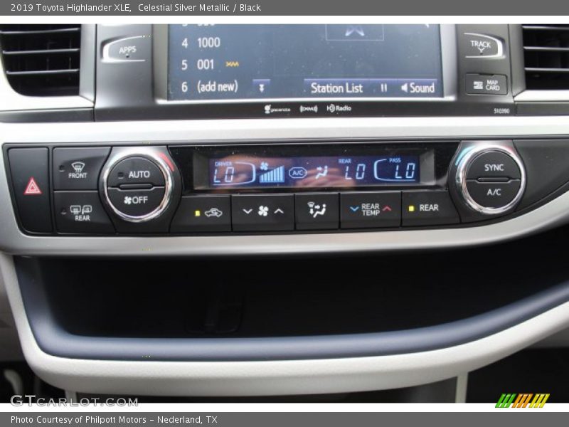 Celestial Silver Metallic / Black 2019 Toyota Highlander XLE