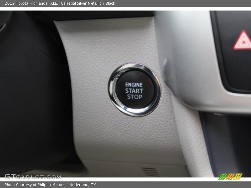 Celestial Silver Metallic / Black 2019 Toyota Highlander XLE