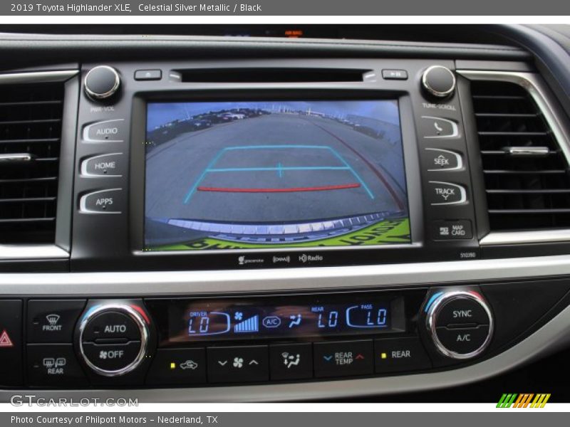 Celestial Silver Metallic / Black 2019 Toyota Highlander XLE