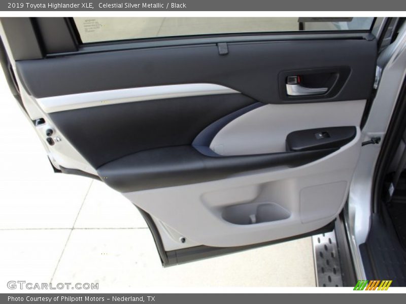 Celestial Silver Metallic / Black 2019 Toyota Highlander XLE