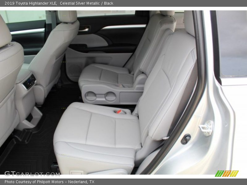Celestial Silver Metallic / Black 2019 Toyota Highlander XLE