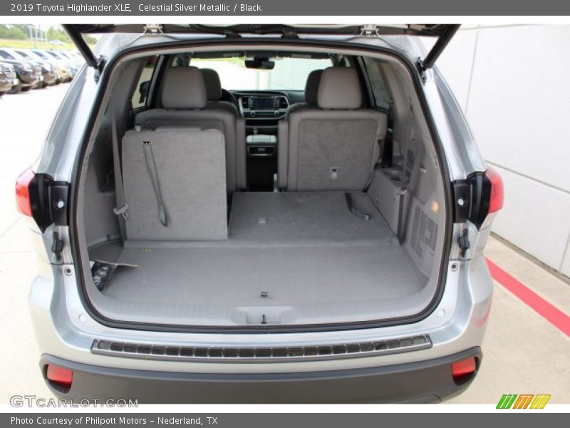 Celestial Silver Metallic / Black 2019 Toyota Highlander XLE