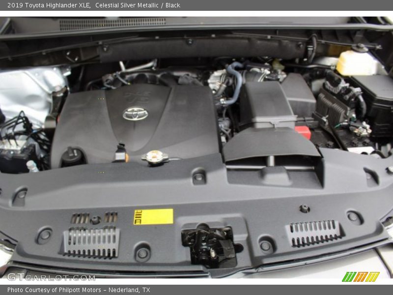 Celestial Silver Metallic / Black 2019 Toyota Highlander XLE