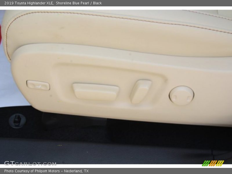 Shoreline Blue Pearl / Black 2019 Toyota Highlander XLE