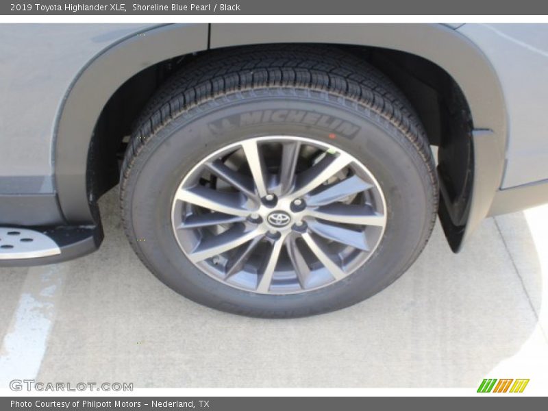 Shoreline Blue Pearl / Black 2019 Toyota Highlander XLE