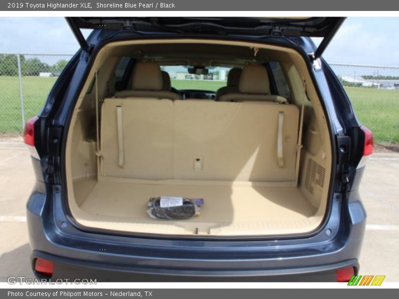 Shoreline Blue Pearl / Black 2019 Toyota Highlander XLE