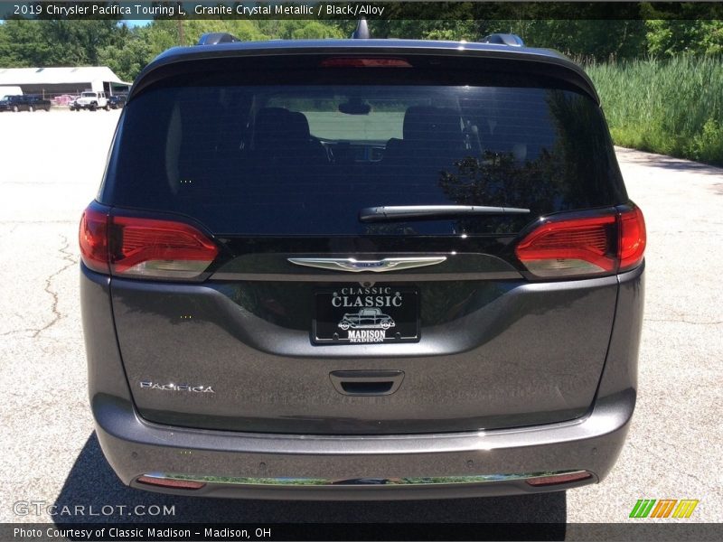 Granite Crystal Metallic / Black/Alloy 2019 Chrysler Pacifica Touring L