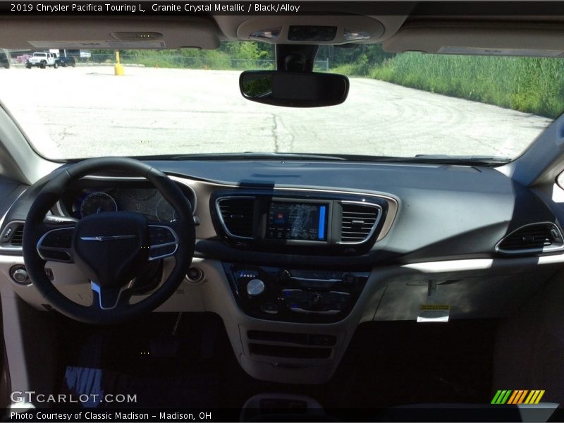 Granite Crystal Metallic / Black/Alloy 2019 Chrysler Pacifica Touring L