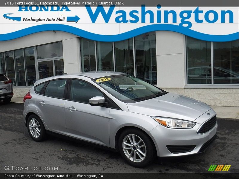 Ingot Silver Metallic / Charcoal Black 2015 Ford Focus SE Hatchback