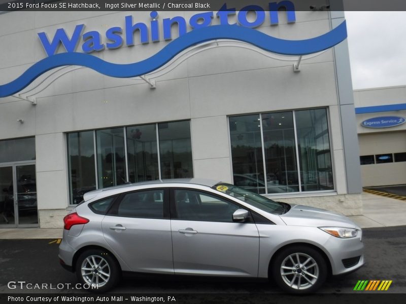 Ingot Silver Metallic / Charcoal Black 2015 Ford Focus SE Hatchback