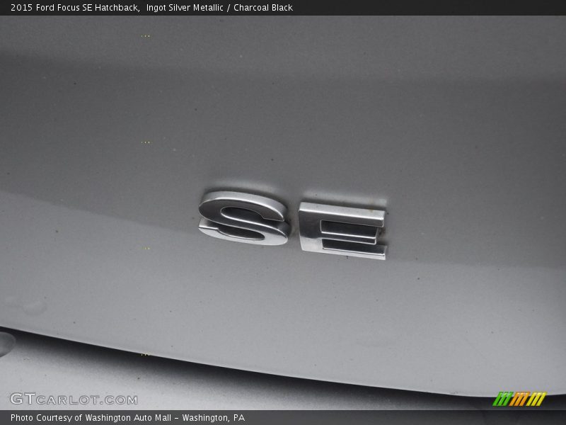 Ingot Silver Metallic / Charcoal Black 2015 Ford Focus SE Hatchback