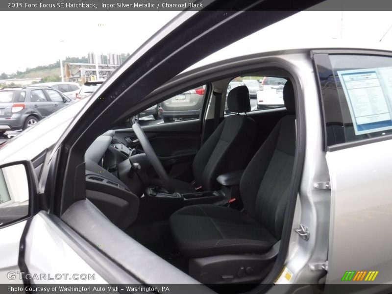 Ingot Silver Metallic / Charcoal Black 2015 Ford Focus SE Hatchback
