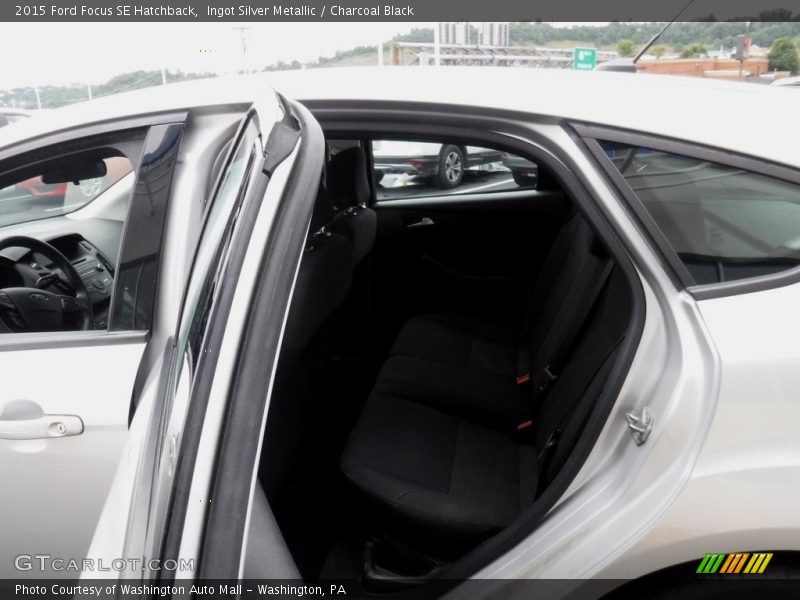 Ingot Silver Metallic / Charcoal Black 2015 Ford Focus SE Hatchback
