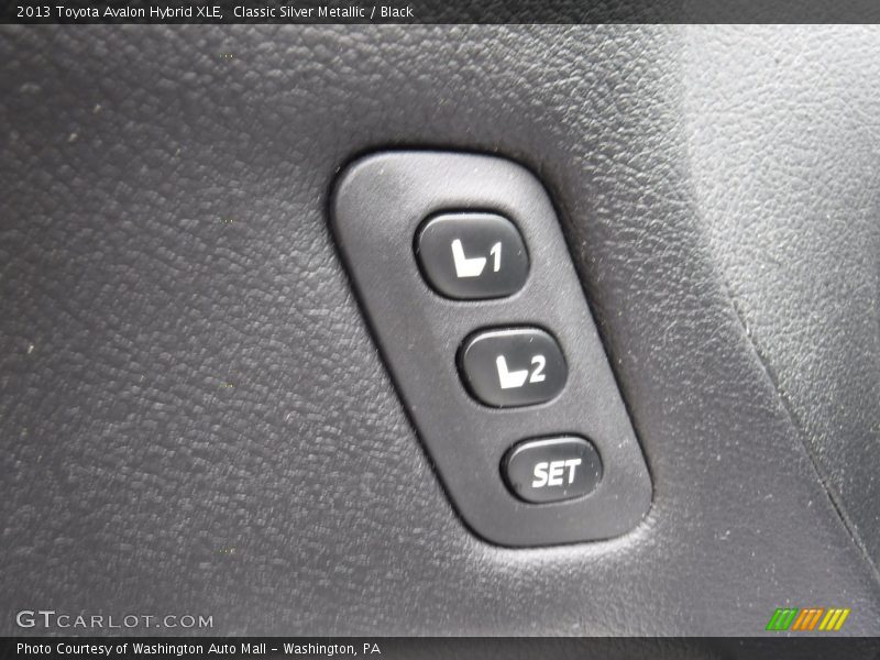 Classic Silver Metallic / Black 2013 Toyota Avalon Hybrid XLE