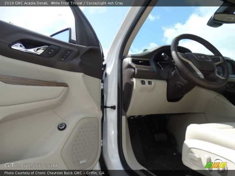 White Frost Tricoat / Cocoa/Light Ash Gray 2019 GMC Acadia Denali