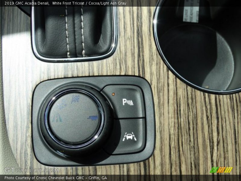 White Frost Tricoat / Cocoa/Light Ash Gray 2019 GMC Acadia Denali