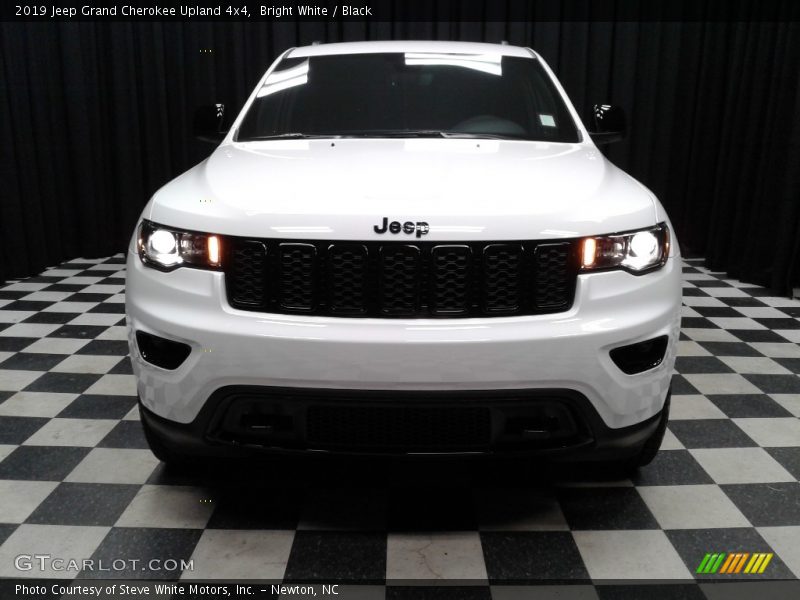 Bright White / Black 2019 Jeep Grand Cherokee Upland 4x4