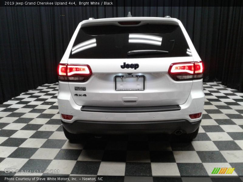 Bright White / Black 2019 Jeep Grand Cherokee Upland 4x4