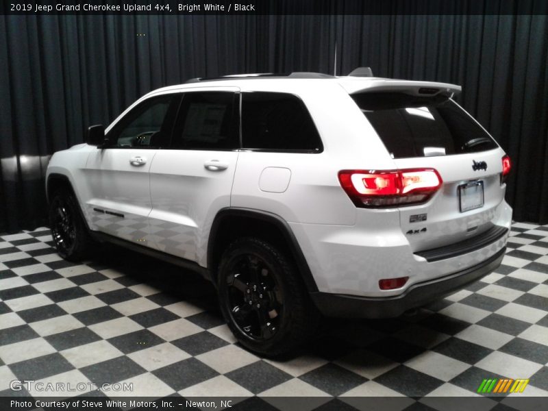 Bright White / Black 2019 Jeep Grand Cherokee Upland 4x4