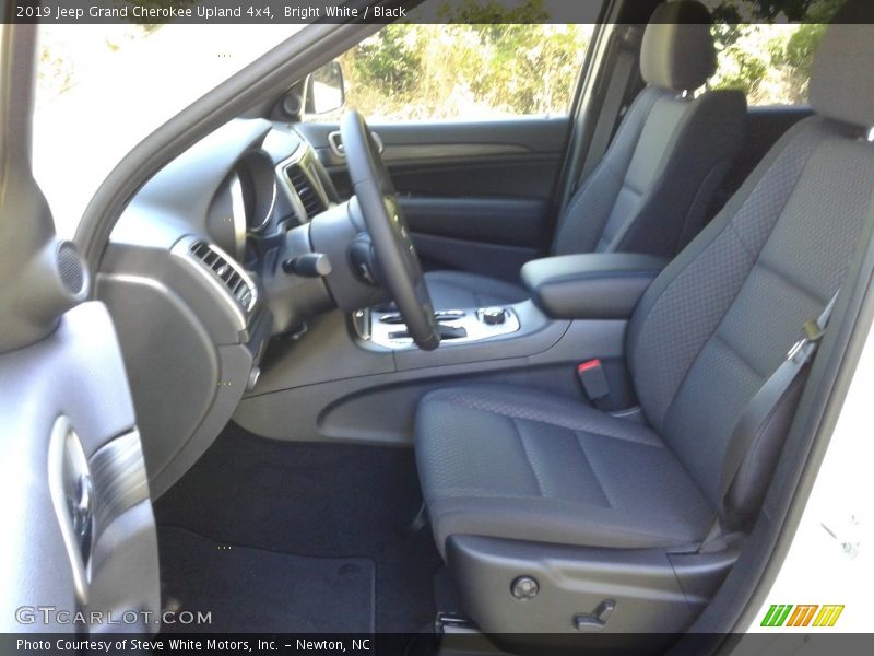 Bright White / Black 2019 Jeep Grand Cherokee Upland 4x4