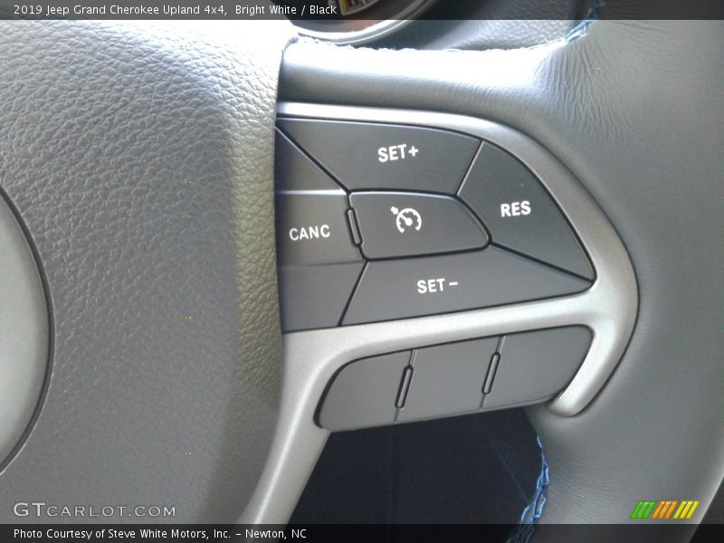 Bright White / Black 2019 Jeep Grand Cherokee Upland 4x4