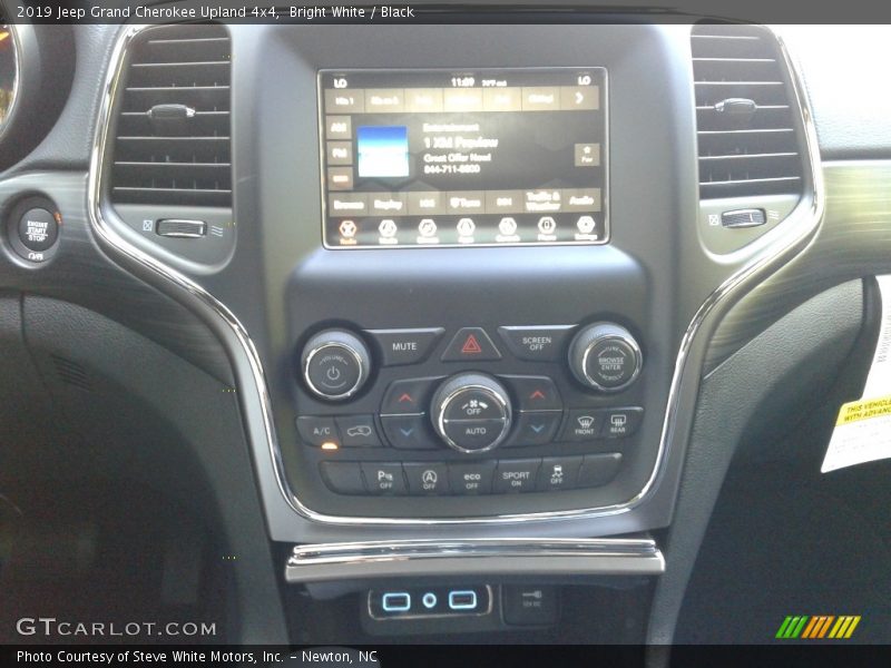 Bright White / Black 2019 Jeep Grand Cherokee Upland 4x4