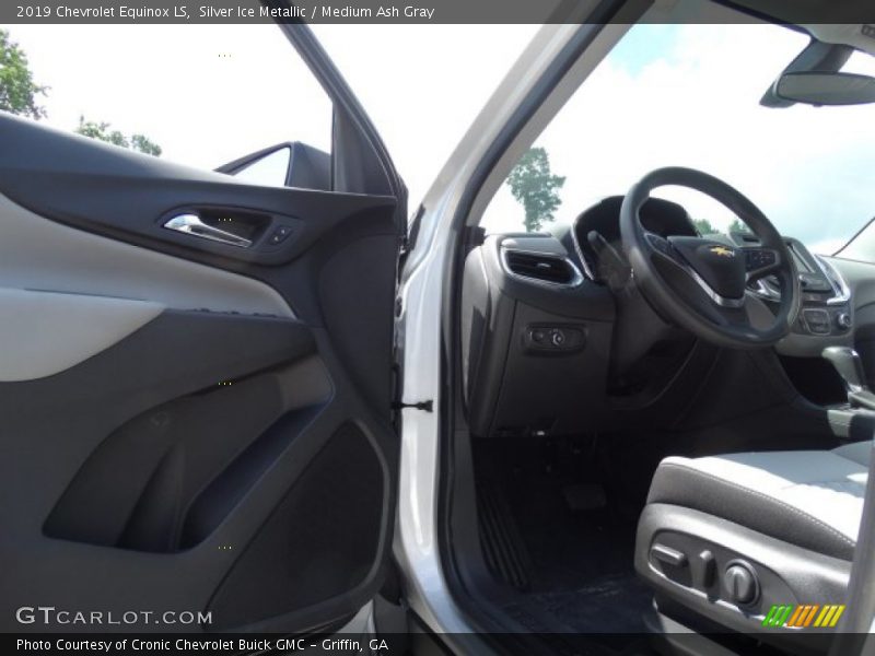 Silver Ice Metallic / Medium Ash Gray 2019 Chevrolet Equinox LS