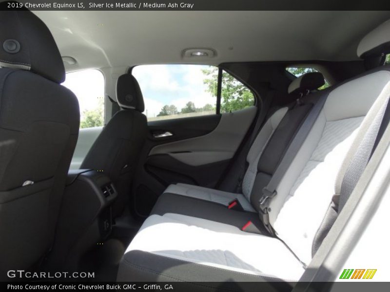 Silver Ice Metallic / Medium Ash Gray 2019 Chevrolet Equinox LS