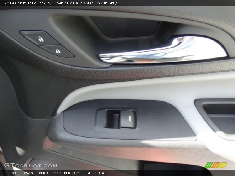 Silver Ice Metallic / Medium Ash Gray 2019 Chevrolet Equinox LS