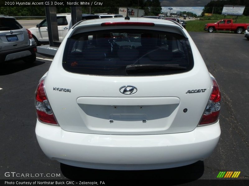 Nordic White / Gray 2010 Hyundai Accent GS 3 Door