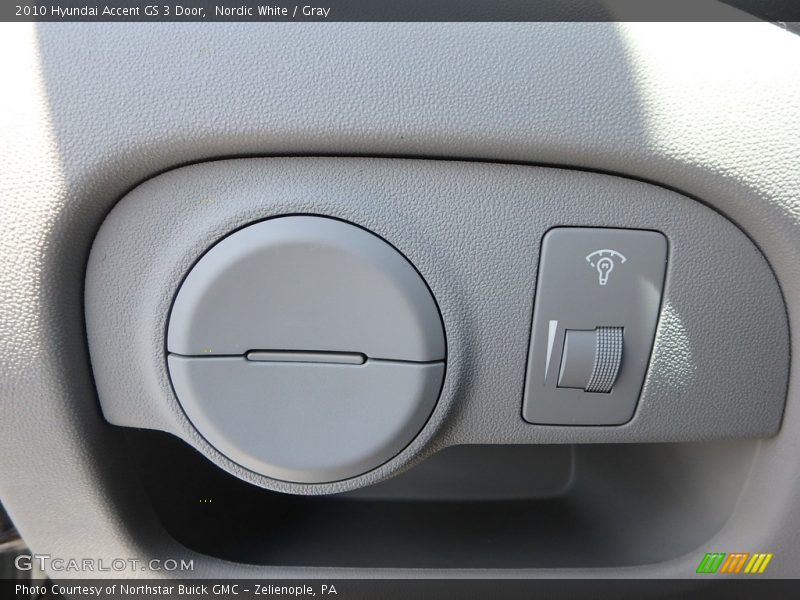 Nordic White / Gray 2010 Hyundai Accent GS 3 Door