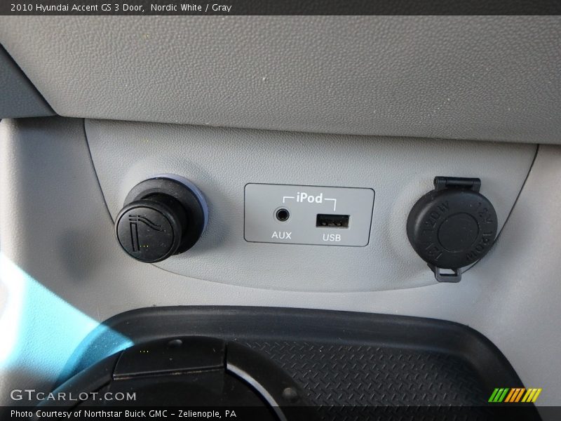 Nordic White / Gray 2010 Hyundai Accent GS 3 Door