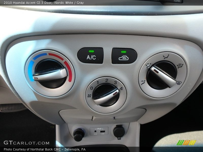 Nordic White / Gray 2010 Hyundai Accent GS 3 Door
