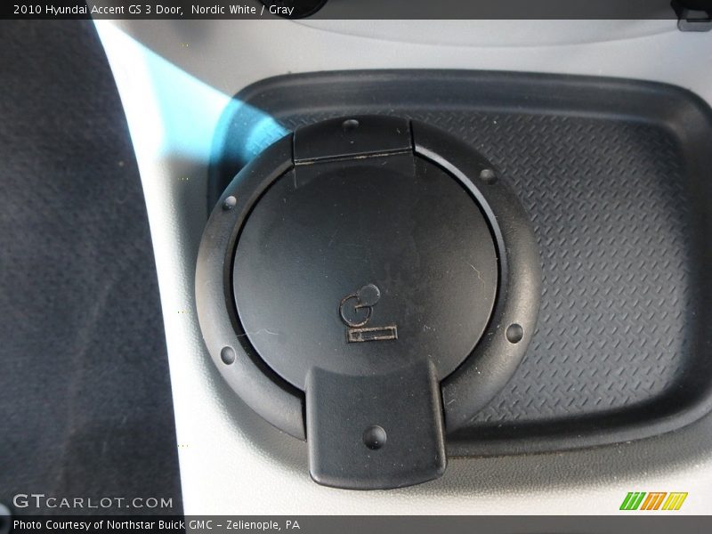 Nordic White / Gray 2010 Hyundai Accent GS 3 Door