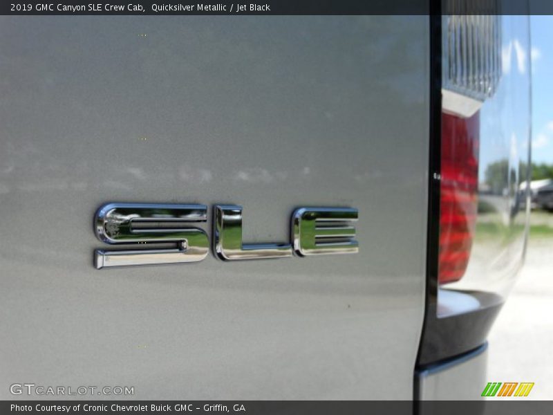 Quicksilver Metallic / Jet Black 2019 GMC Canyon SLE Crew Cab