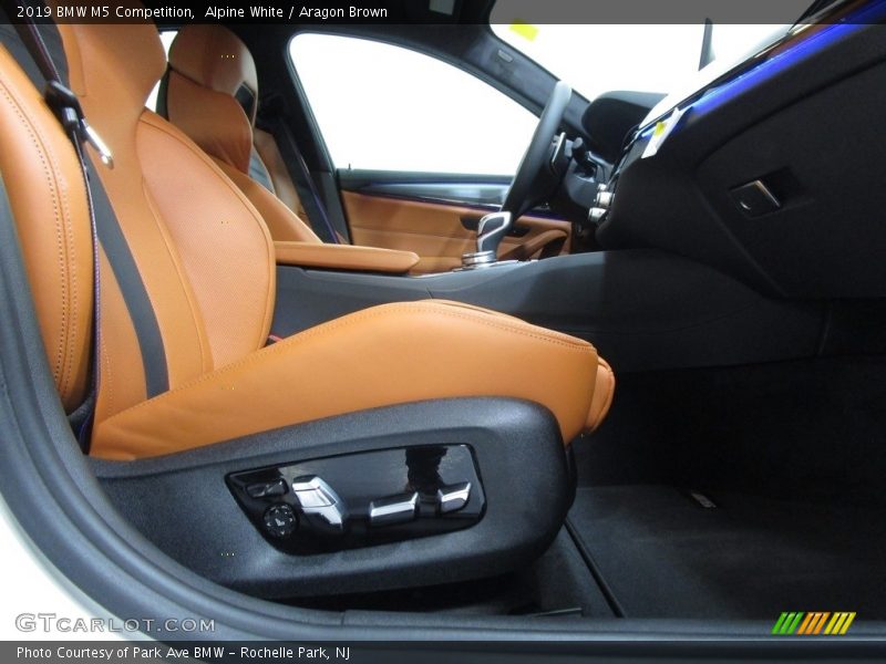 Alpine White / Aragon Brown 2019 BMW M5 Competition